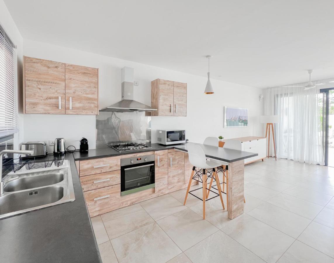 Residence Celestial - Premium 3 Bedrooms Villa With Volcanic Stone Pool Гранд Байе Екстериор снимка