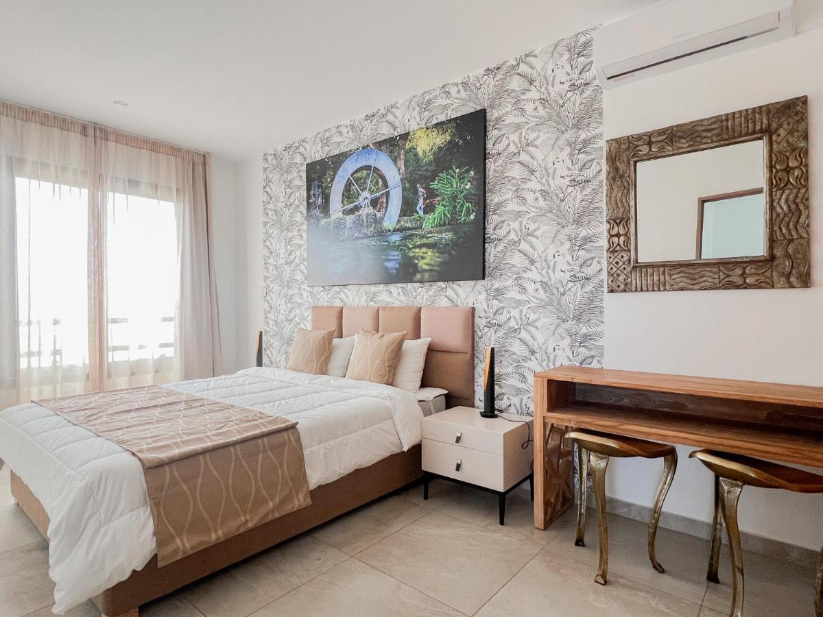 Residence Celestial - Premium 3 Bedrooms Villa With Volcanic Stone Pool Гранд Байе Екстериор снимка