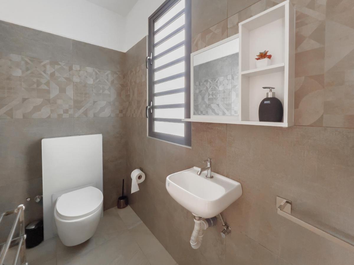 Residence Celestial - Premium 3 Bedrooms Villa With Volcanic Stone Pool Гранд Байе Екстериор снимка