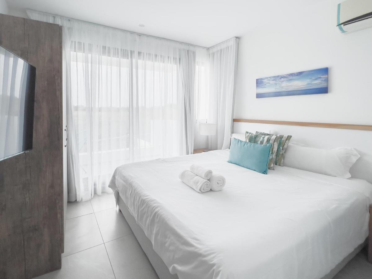 Residence Celestial - Premium 3 Bedrooms Villa With Volcanic Stone Pool Гранд Байе Екстериор снимка