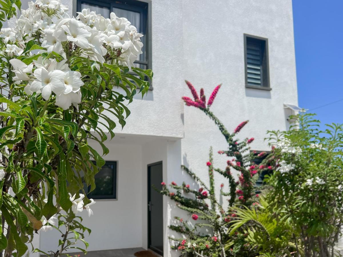 Residence Celestial - Premium 3 Bedrooms Villa With Volcanic Stone Pool Гранд Байе Екстериор снимка