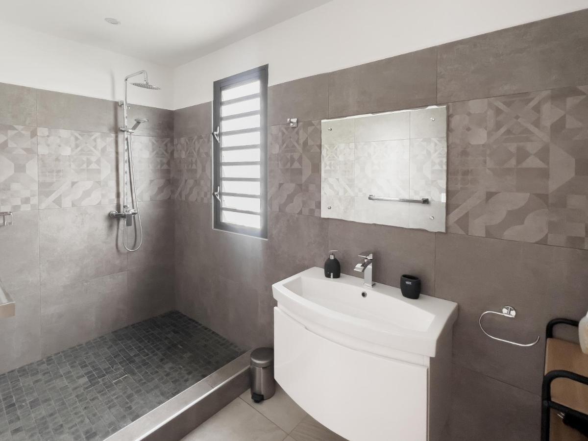Residence Celestial - Premium 3 Bedrooms Villa With Volcanic Stone Pool Гранд Байе Екстериор снимка
